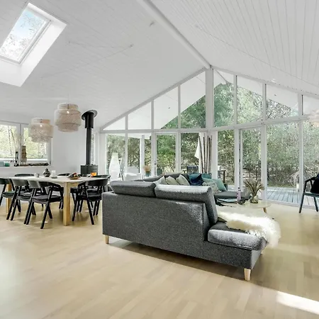 4 Bedroom Cozy In