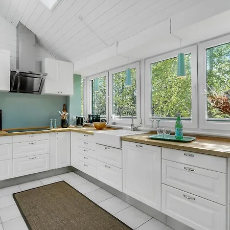 4 Bedroom Cozy In Hals